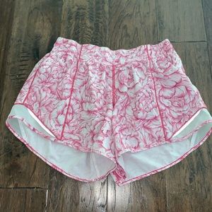 lululemon hotty hot shorts 4”